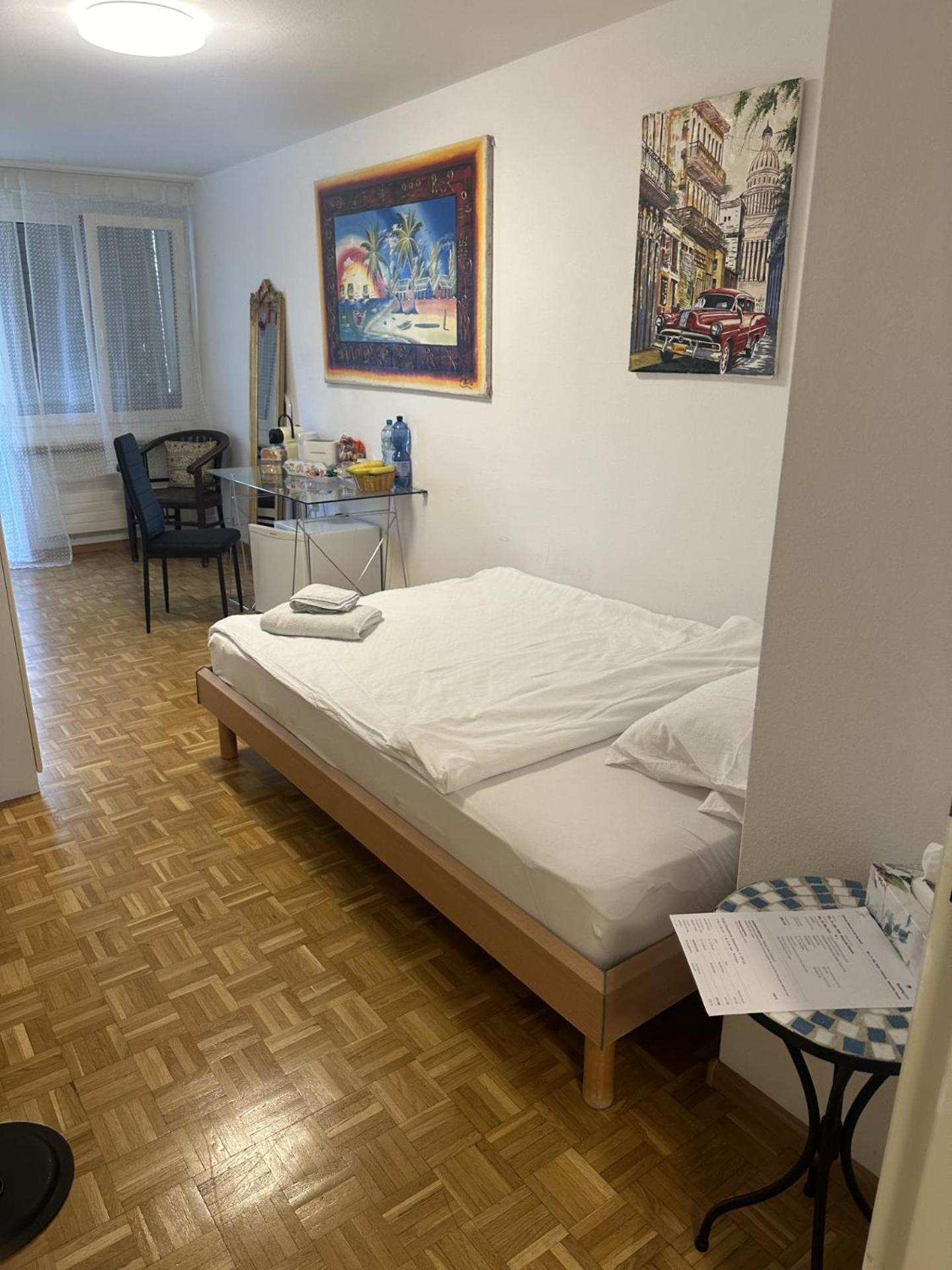 Schoenes Zimmer In Der City Basilea Esterno foto