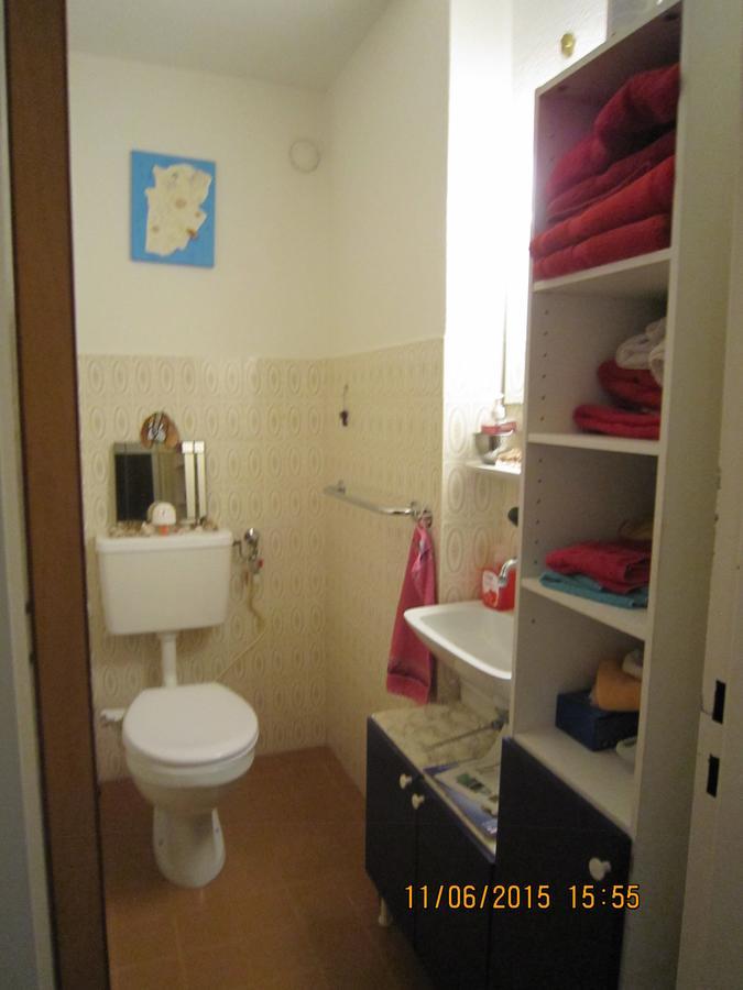 Schoenes Zimmer In Der City Basilea Esterno foto