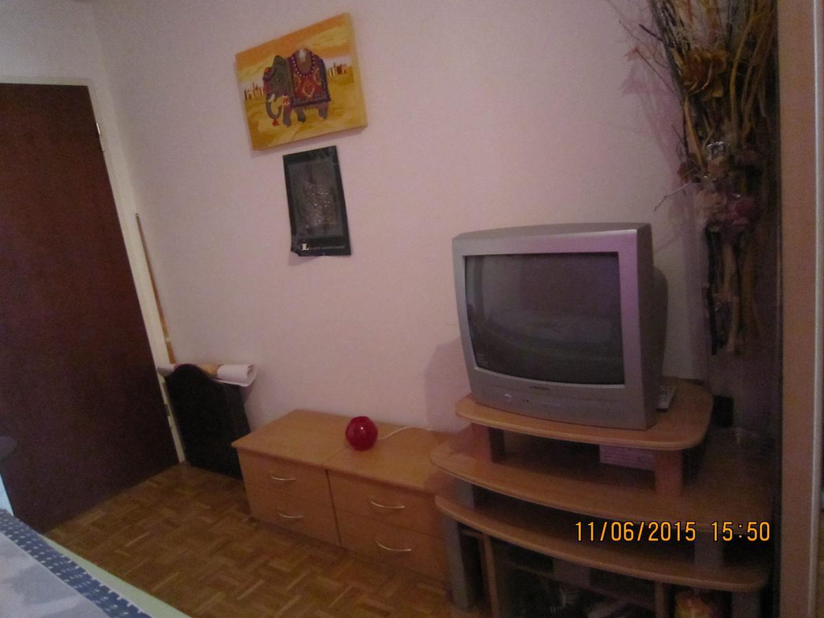 Schoenes Zimmer In Der City Basilea Esterno foto